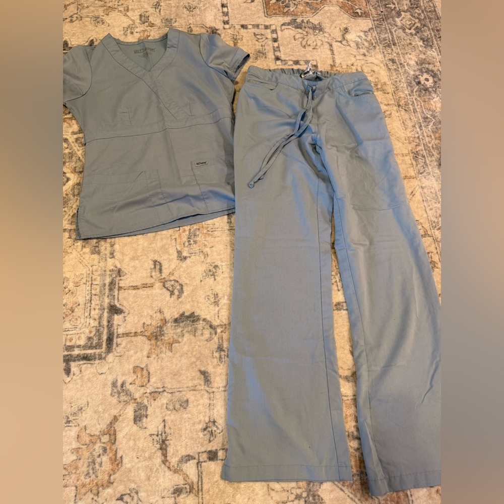 Grey’s Anatomy Scrub Set - Women’s Small Top - Small Tall Pants